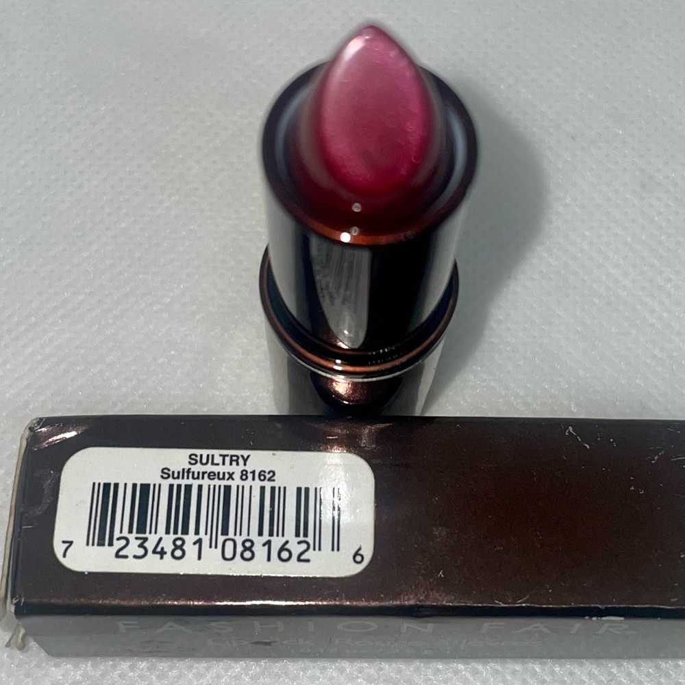 COPY - ⭐️⭐️HOST PICK⭐️⭐️ Fashion Fair Lipstick Rouge à lèvres Sultry #8162